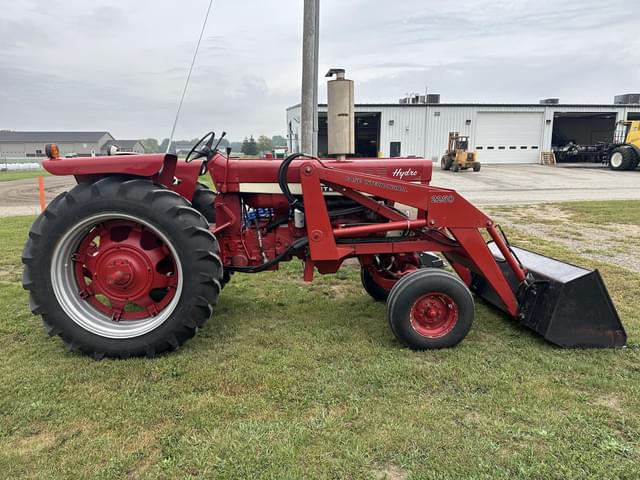 Image of International Harvester 666 equipment image 1