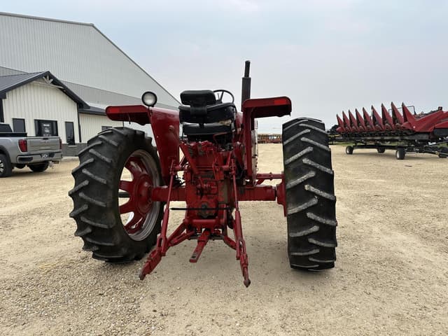 Image of International Harvester 666 equipment image 4
