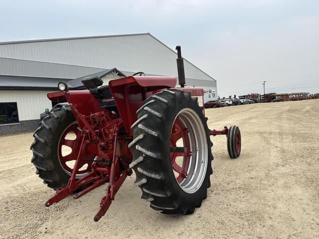 Image of International Harvester 666 equipment image 3