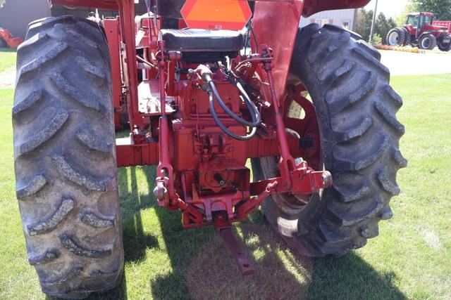 Image of International Harvester 666 equipment image 2