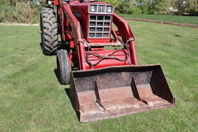 Image of International Harvester 666 equipment image 4