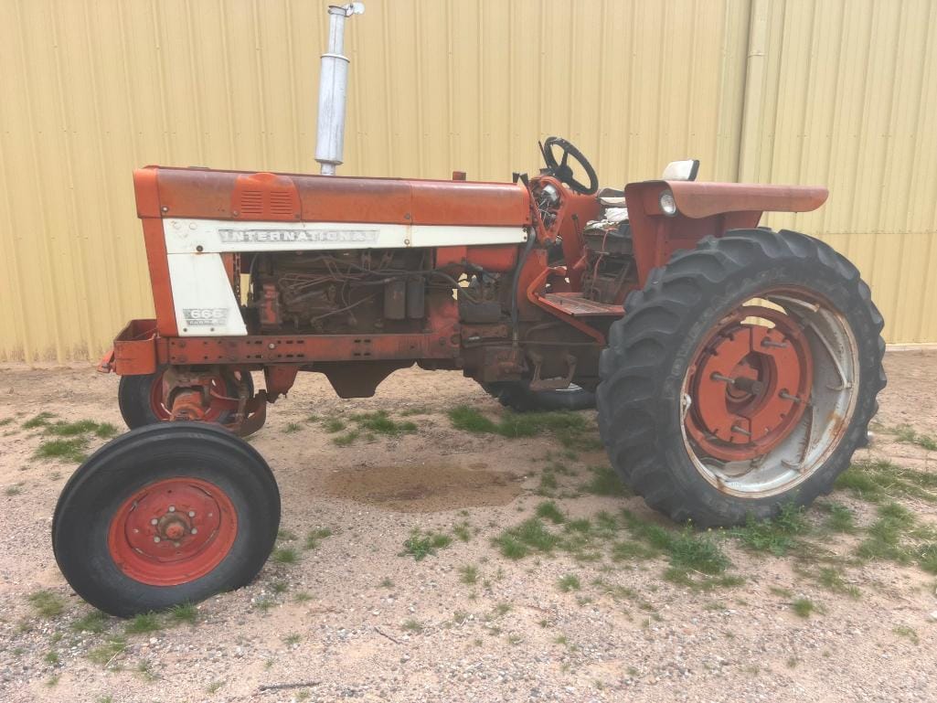 Main image International Harvester 666