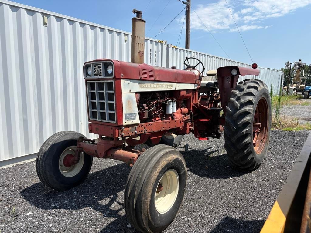 International Harvester 666 Equipment Image0