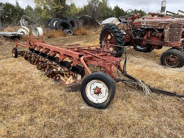 Image of International Harvester 670 equipment image 1