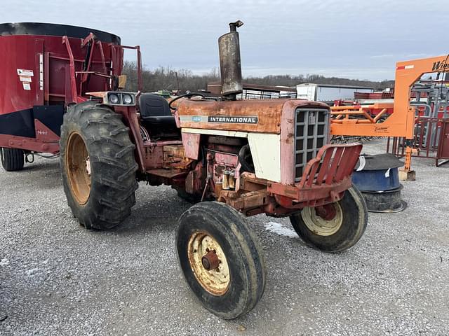 Image of International Harvester 674 equipment image 2