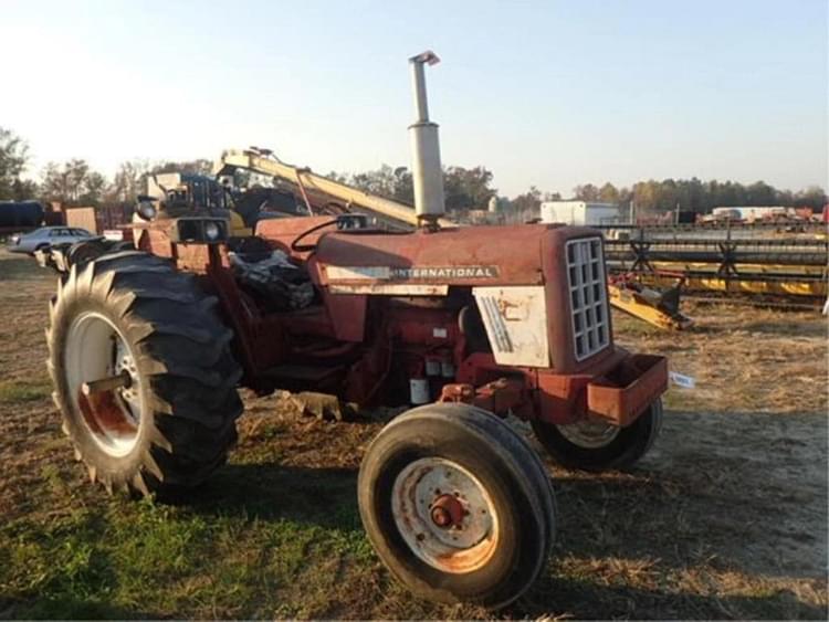International Harvester 674 Equipment Image0
