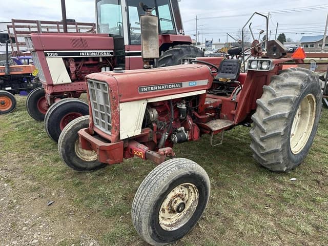 Image of International Harvester 674 equipment image 1