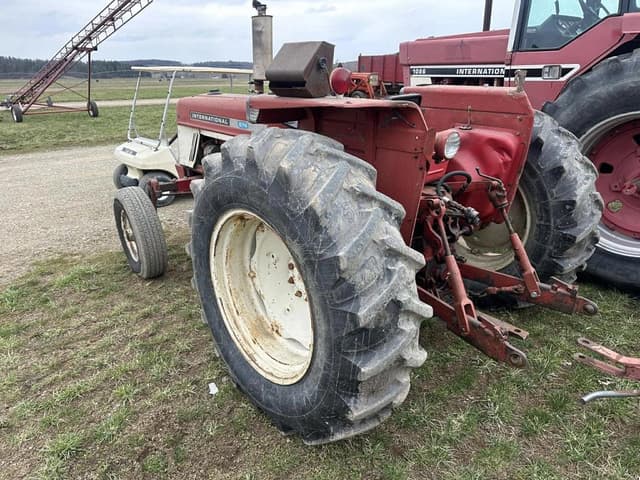 Image of International Harvester 674 equipment image 2