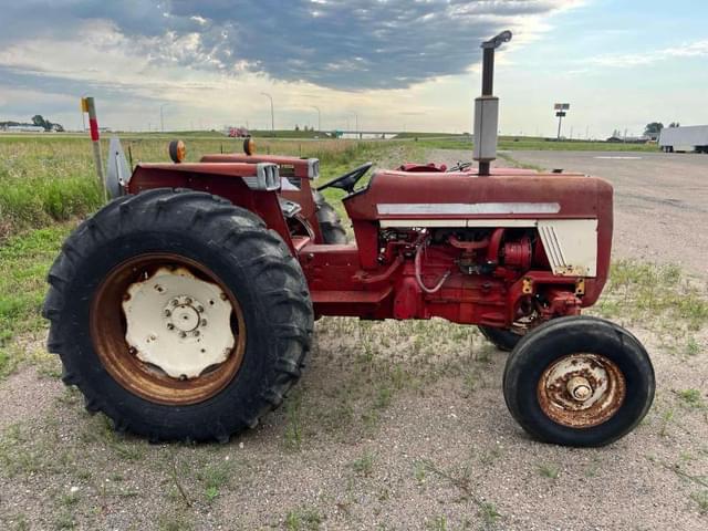 Image of International Harvester 674 equipment image 4