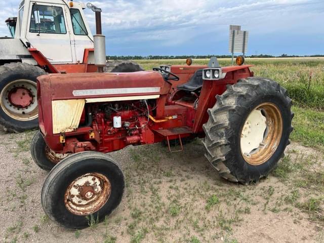 Image of International Harvester 674 equipment image 1