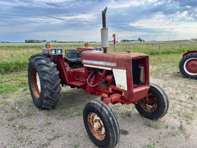 Image of International Harvester 674 equipment image 3