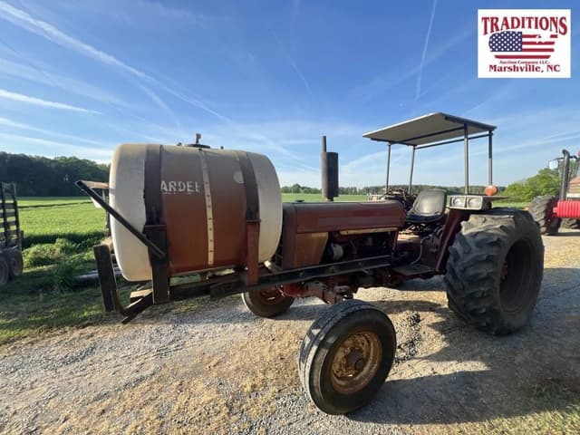 Image of International Harvester 674 equipment image 1