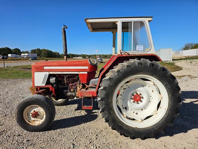 Image of International Harvester 674 equipment image 4