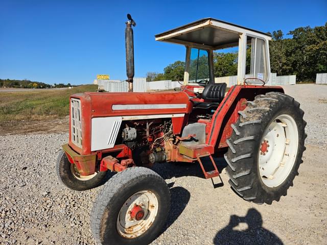 Image of International Harvester 674 equipment image 1