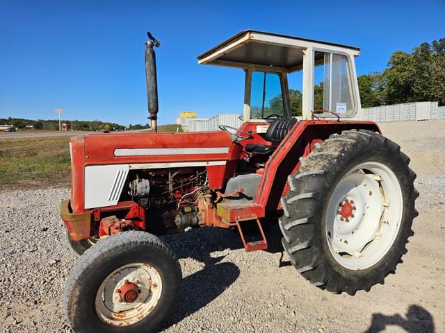 Image of International Harvester 674 equipment image 2