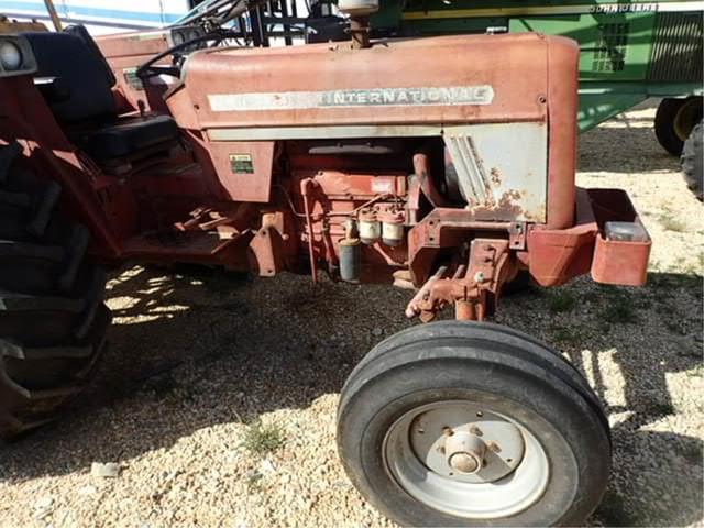 Image of International Harvester 674 equipment image 1
