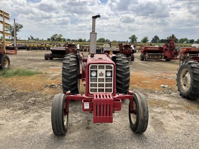 Image of International Harvester 674 equipment image 1