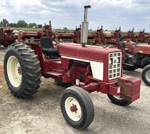 International Harvester 674 Image