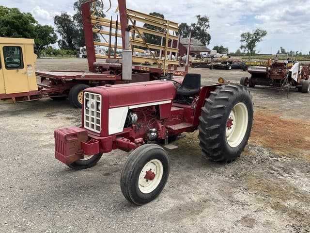Image of International Harvester 674 equipment image 2