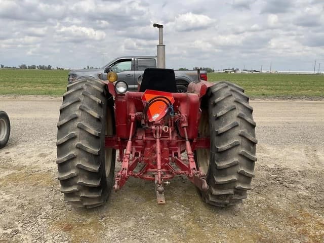 Image of International Harvester 674 equipment image 4