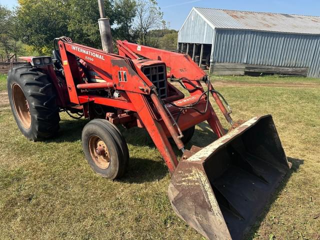 Image of International Harvester 674 equipment image 2