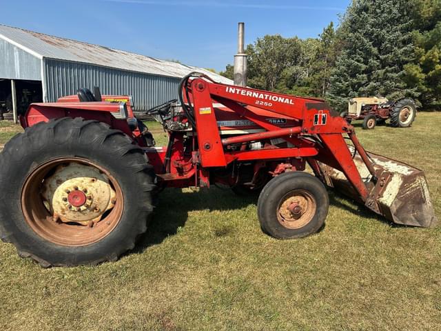 Image of International Harvester 674 equipment image 1