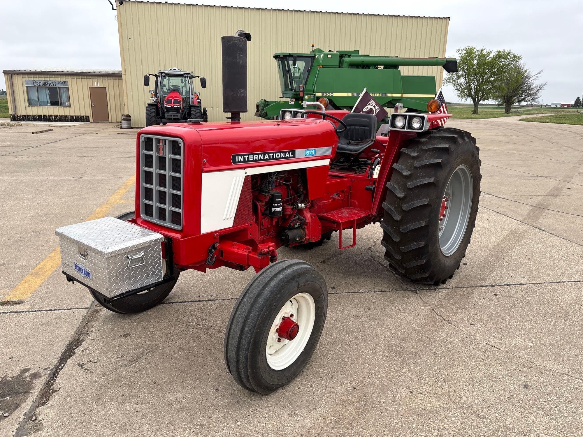 International Harvester 674 Equipment Image0