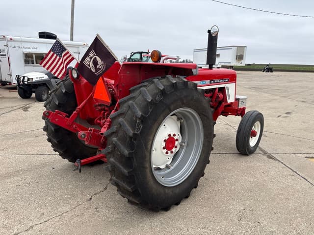 Image of International Harvester 674 equipment image 2