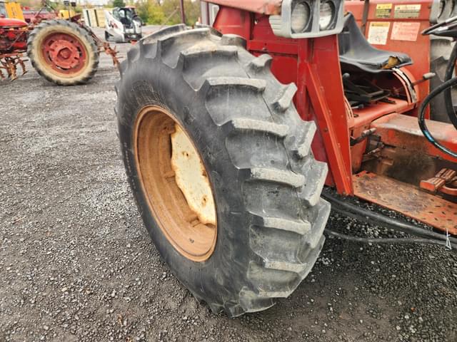 Image of International Harvester 674 equipment image 2