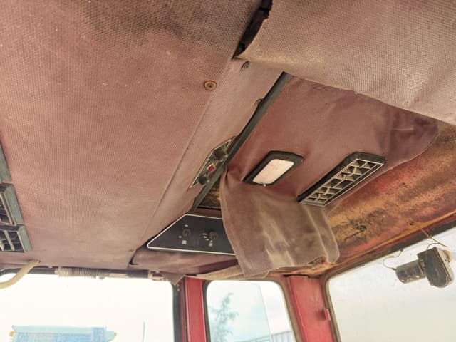 Image of International Harvester 684 equipment image 2