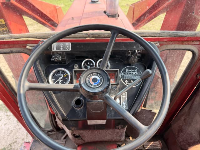 Image of International Harvester 684 equipment image 4