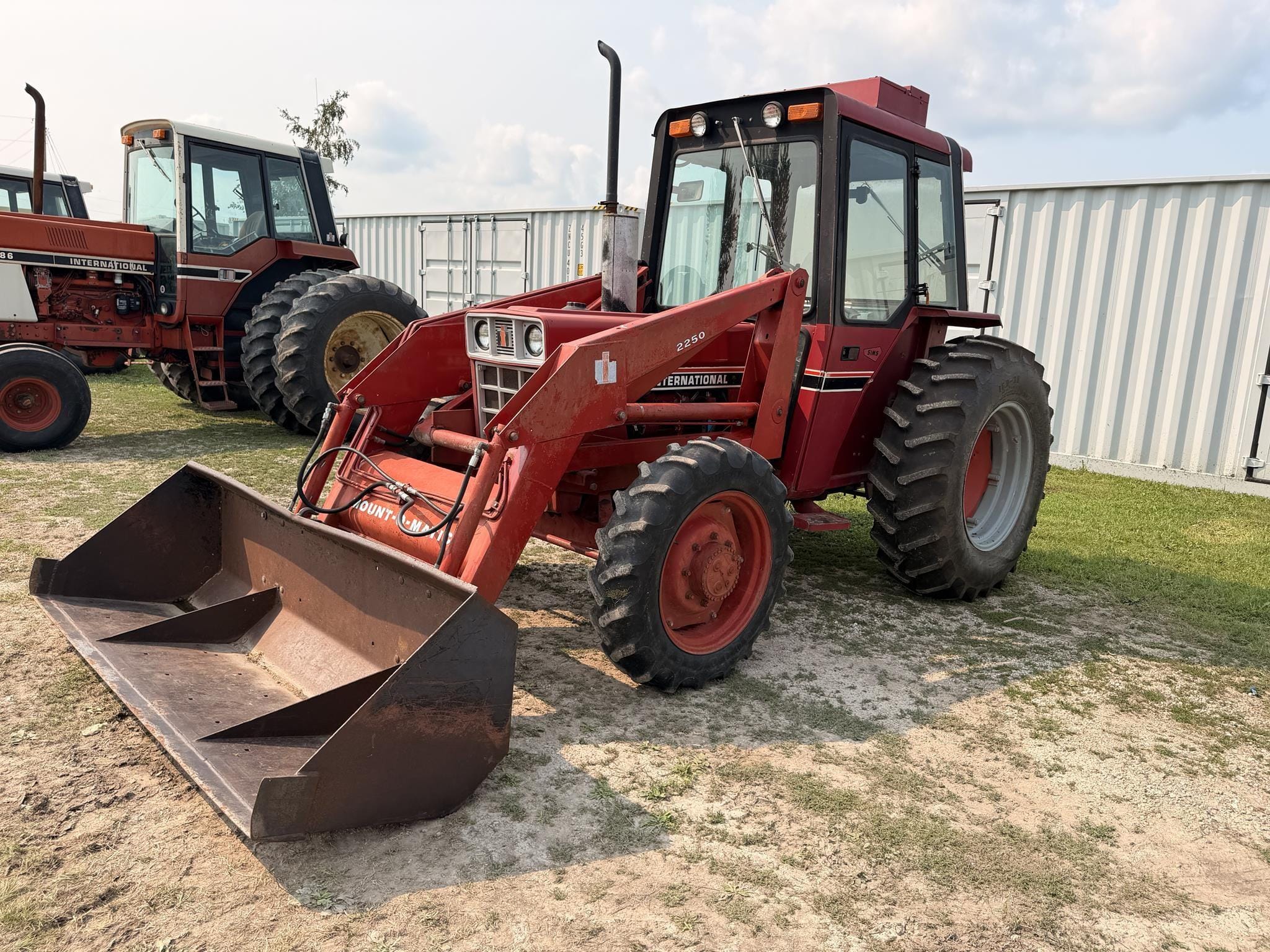 International Harvester 684 Equipment Image0