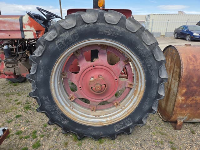 Image of International Harvester 684 equipment image 4