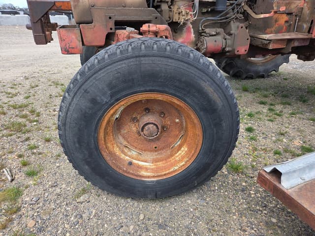 Image of International Harvester 684 equipment image 3