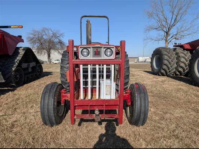 Image of International Harvester 684 equipment image 2