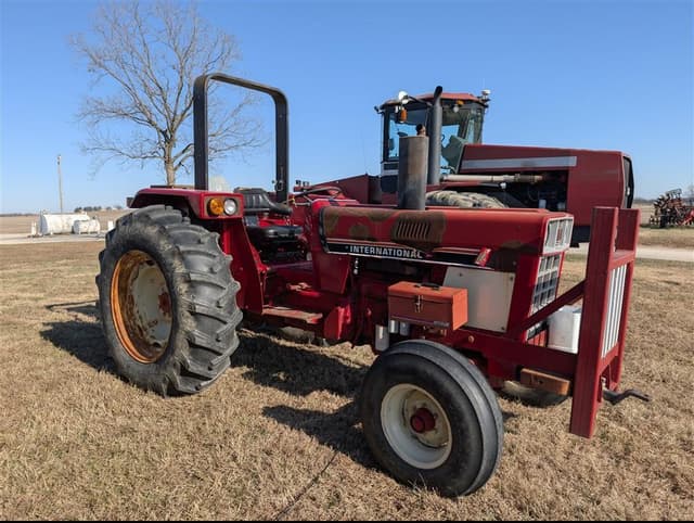 Image of International Harvester 684 equipment image 3