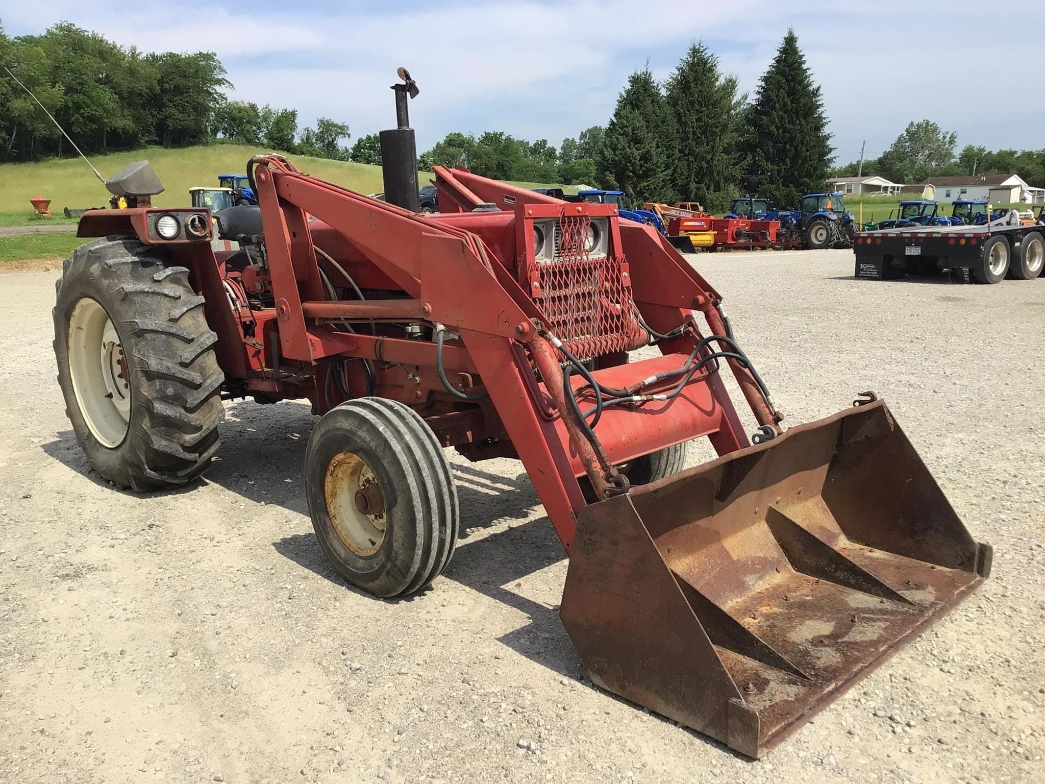 International Harvester 684 Equipment Image0
