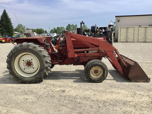 Image of International Harvester 684 equipment image 2