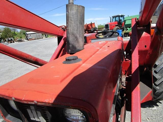 Image of International Harvester 684 equipment image 2