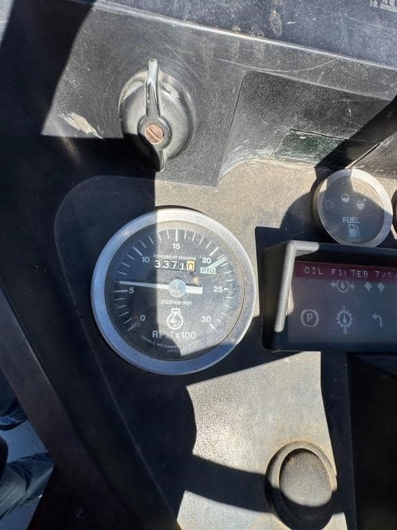 Image of International Harvester 684 equipment image 3