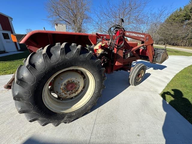 Image of International Harvester 684 equipment image 2