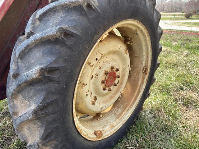 Image of International Harvester 684 equipment image 4