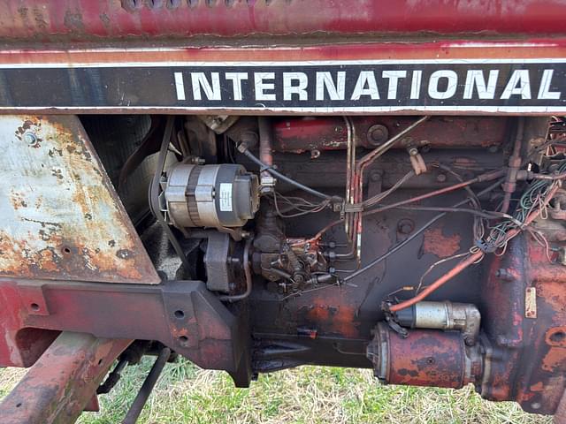 Image of International Harvester 684 equipment image 3