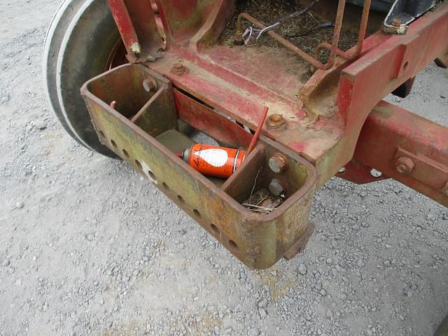 Image of International Harvester 684 equipment image 2