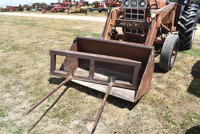 Image of International Harvester 684 equipment image 3