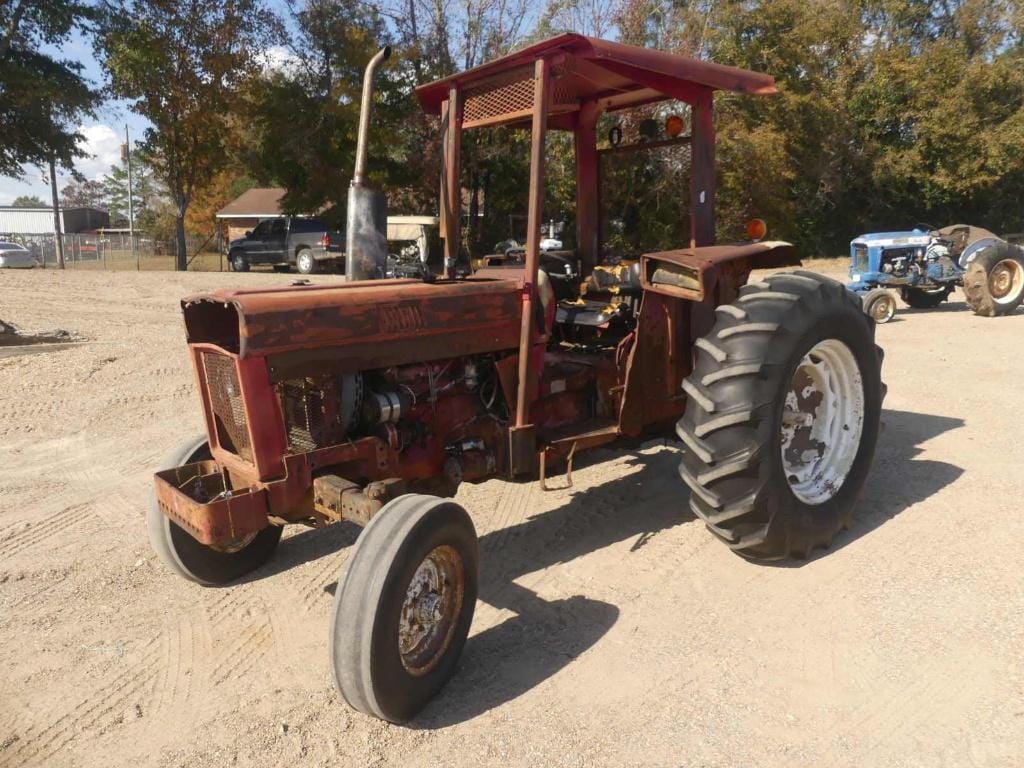 International Harvester 684 Equipment Image0