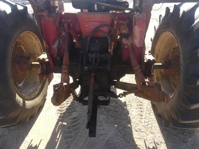 Image of International Harvester 684 equipment image 3