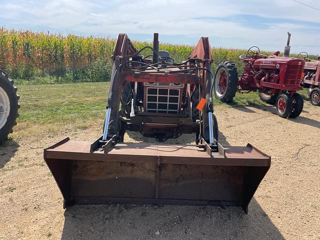 Image of International Harvester 684 equipment image 1