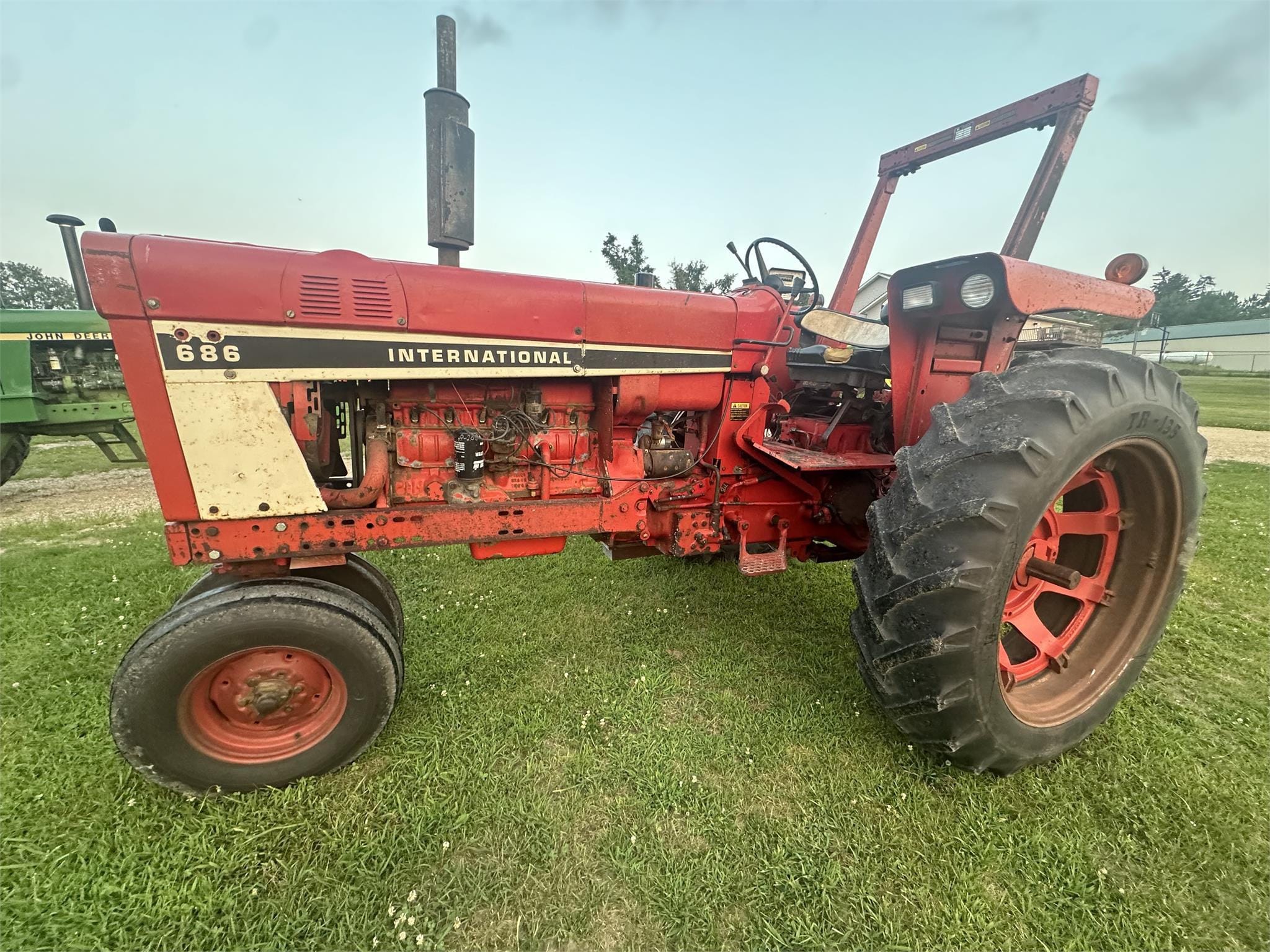 Main image International Harvester 686