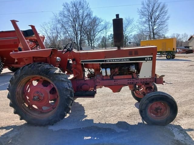 Image of International Harvester 686 equipment image 2
